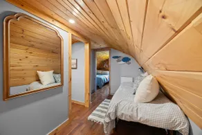 Peaceful Lakehouse Getaway - Image 5