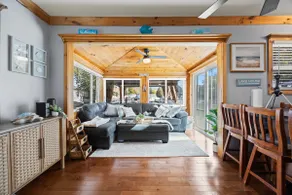 Peaceful Lakehouse Getaway - Image 4