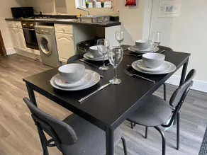 Spacious 4-bed house in Crewe by 53 Degrees Property, ideal for Business & Contractors, Great Location - Sleeps 8 - Image 4
