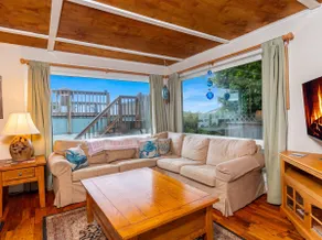 Depoe Bay Coastal Breeze Cottage * Walk to shops - Image 4