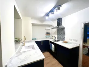 Large house offering one bedroom in Newark Centre , Notts - Image 3