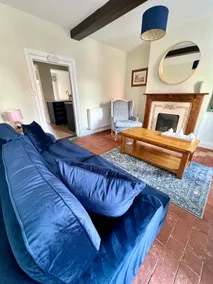 Large house offering one bedroom in Newark Centre , Notts - Image 2