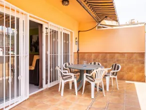 Seafront Apartment with Pool - Image 3