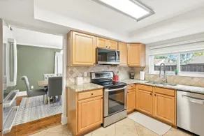 Spacious 4BR Modern Retreat near DFW - Image 5
