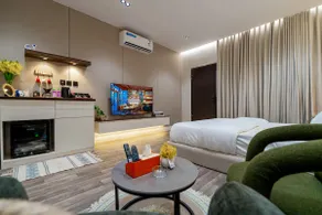 Classic style studio with smart entrance - Image 2