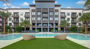 Modern Big King Bed Pool Gym Near Mayo Town Center - Image 3