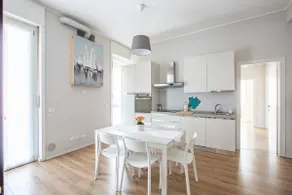 Elegant & Spacious · 50m to Lake · 5 min to Center - Image 5