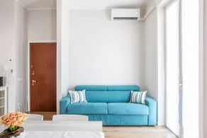 Elegant & Spacious · 50m to Lake · 5 min to Center - Image 2