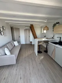 ZeNova Guesthouse - Image 4