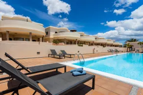 2BR Apt. 5' to the beach, 2 Pools, AC, Smart TV - Image 2