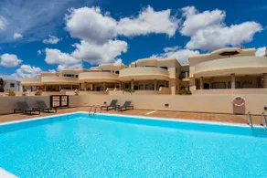 2BR Apt. 5' to the beach, 2 Pools, AC, Smart TV - Image 3