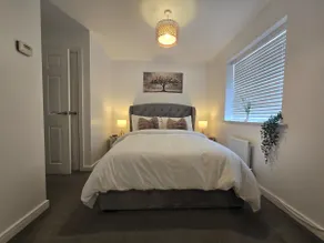 The Charm Luxury House - 8mins to NEC, Birmingham Airport - Image 3