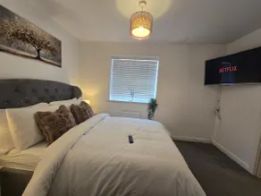 The Charm Luxury House - 8mins to NEC, Birmingham Airport - Image 5