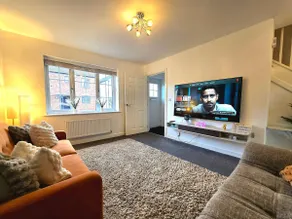The Charm Luxury House - 8mins to NEC, Birmingham Airport - Image 2