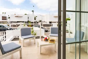 Brigt 2BR Apt. 5' to the beach, AC, SmartTV - Image 5
