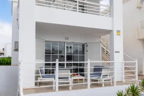 Brigt 2BR Apt. 5' to the beach, AC, SmartTV - Image 3