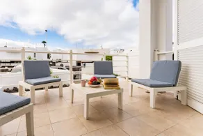 Brigt 2BR Apt. 5' to the beach, AC, SmartTV - Image 4
