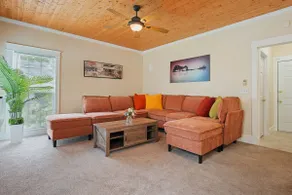Private Pool and Hot Tub, Screened in Patio House! - Image 2