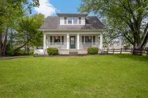 Cozy Western Farmhouse Retreat - Image 4