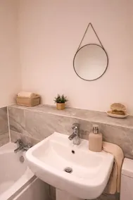 Bright & Spacious 3-Bed Rotherham Home Ideal for Families or Contractors - Image 4