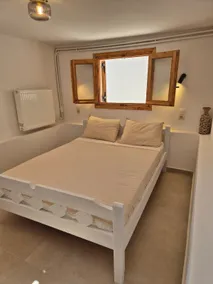 Vacation Unit - Private Terrace, Steps from Sea - Image 4