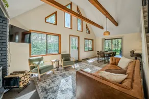 ”Cozy Pocono Cabin in the Woods – Fire Pit - Image 4