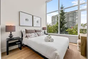 Luxury Waterfront 2BR| Harbor View| Pool| Hot Tub - Image 4