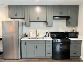 Cozy Apartment • Weekly Stays - Image 2