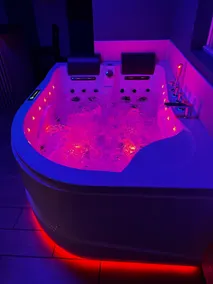 Love room, Le 827 - Image 2