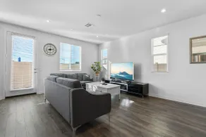 Modern Comfort 3BR Near Fw15 - Image 2