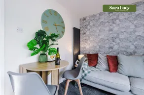 2-BR |Parking|Last Min Discount | Gobowen Hospital - Image 5