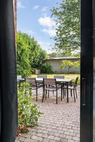 Charming house with spacious garden - Image 4