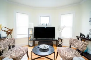 14A6_Stylish 3BR Apt Walk to Subway, Near Boston - Image 3