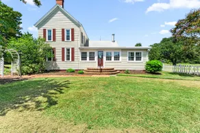 Farmasea: Historic waterfront farmhouse getaway! - Image 4