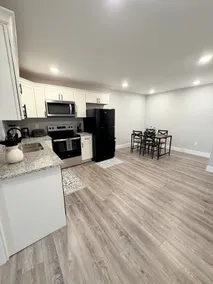 The Little Laurel Loft - Near Downtown-3 - Image 2