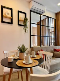 Central and modern apartment with pool - Image 2