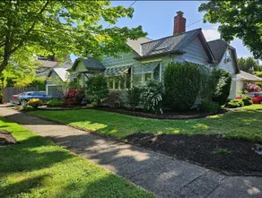 Charming Daylight Basement Salem - Image 2