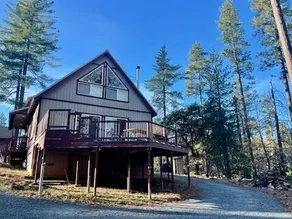 Muir House and Pond - Image 5