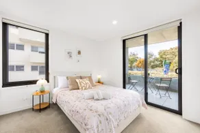Central Turner 2BR w Gym, Parking, Close to ANU - Image 4