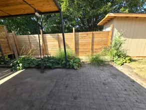 2BR apt + private yard & entry - Image 2