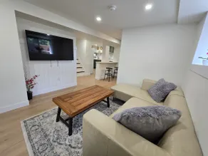 2BR apt + private yard & entry - Image 5