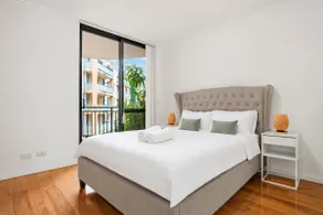 2 Bedroom Apartment Pyrmont with Balcony - Image 4