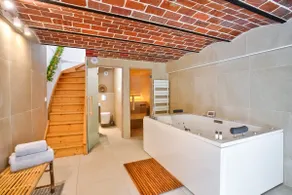 Private Spa Suite near Paris - Image 4