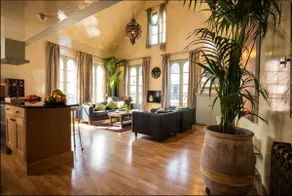 Kazbar Apartment – Luxe Oxford Stay - Image 2