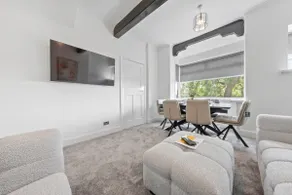 4 Bedroom Cottage in North Lanarkshire with Free Parking - Long Stays Available - Image 2
