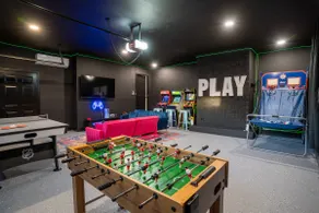 Luxury stay w/Hot Tub, Pool, Game Room & Speakeasy - Image 3