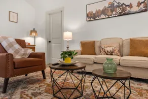 88 Urban Nook|3BR| Sleeps 6| Pet+Fenced Yard - Image 3