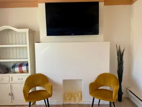 Bright Boho Queen West Retreat - Image 3