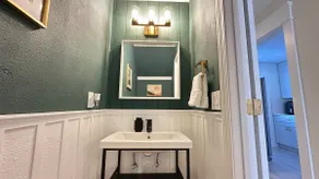 Entirely Remodeled Townhouse – Excellent Location - Image 5