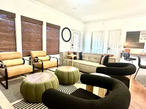 stylish corporate, wifi, garage convenient to 191 - Image 3